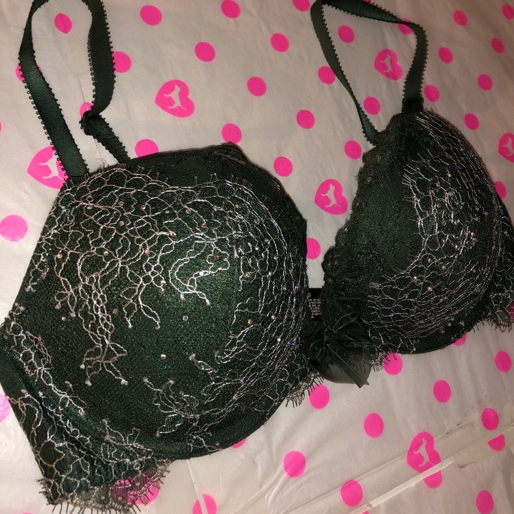 Victoria’s Secret pink bra 34C